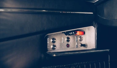 Με 107.000 ευρώ μπορείτε να αγοράσετε μια πιστή αντιγραφή του αυτοκινήτου του James Bond