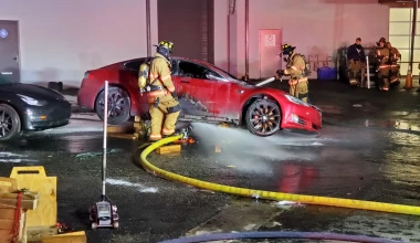 Ένα Tesla Model S P100D πήρε φωτιά σε συνεργείο!