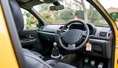 Αυτό το Renault Clio κοστίζει τουλάχιστον 83.000 ευρώ