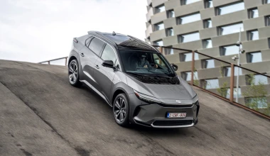 Οδηγούμε το Toyota bZ4X - Είναι το καλύτερο οικογενειακό ηλεκτρικό SUV;