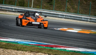 Οδηγούμε KTM X-Bow στην πίστα του Brno!