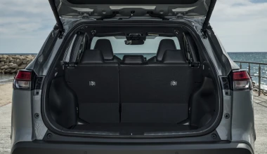 Οδηγούμε το νέο υβριδικό Toyota Corolla Cross στην Ισπανία