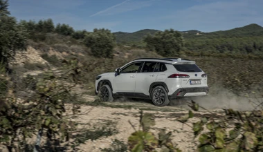 Οδηγούμε το νέο υβριδικό Toyota Corolla Cross στην Ισπανία