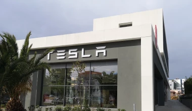 Αυτή είναι η πρώτη αντιπροσωπεία της Tesla στην Ελλάδα: Πού βρίσκεται - Πότε ανοίγει
