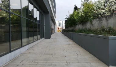 Αυτή είναι η πρώτη αντιπροσωπεία της Tesla στην Ελλάδα: Πού βρίσκεται - Πότε ανοίγει