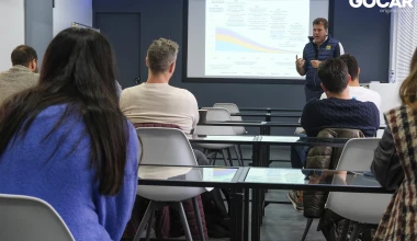 Μια μέρα στο Driving Academy: Πίσω στα θρανία