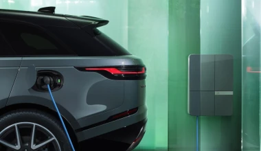 Το Range Rover Velar αναβαθμίζεται με μεγαλύτερη ηλεκτρική αυτονομία