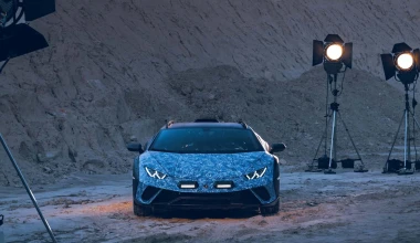 Δεν θα πιστέψεις πόσες ώρες έβαφαν αυτή τη Lamborghini!