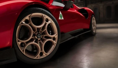Νέα Alfa Romeo 33 Stradale: Supercar με V6 ή με ηλεκτρικό μοτέρ 750 ίππων