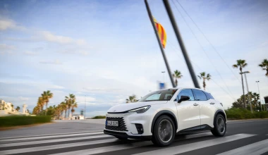 Οδηγούμε το νέο Lexus LBX: Ταράζει τα νερά το premium B-SUV