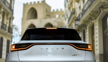 Οδηγούμε το νέο Lexus LBX: Ταράζει τα νερά το premium B-SUV