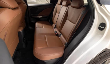 Οδηγούμε το νέο Lexus LBX: Ταράζει τα νερά το premium B-SUV