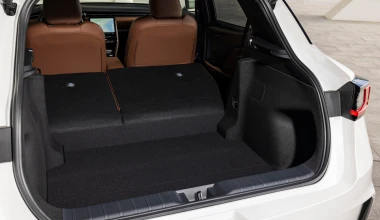 Οδηγούμε το νέο Lexus LBX: Ταράζει τα νερά το premium B-SUV