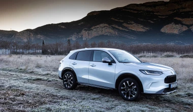 Δοκιμή Honda ZR-V e:HEV 184 PS: Midfielder 