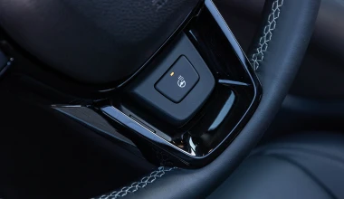 Δοκιμή Honda ZR-V e:HEV 184 PS: Midfielder 