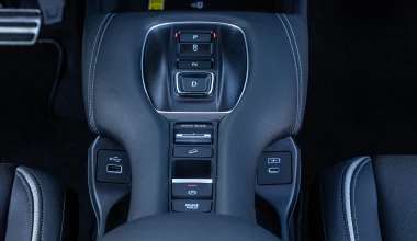 Δοκιμή Honda ZR-V e:HEV 184 PS: Midfielder 