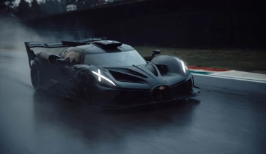 Αυτός ο άνθρωπος οδηγεί τη βολίδα της Bugatti αξίας 4 εκατ. ευρώ