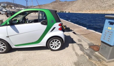 Διακοπές με ηλεκτρικό αυτοκίνητο σε νησί - Πού θα φορτίσεις μόλις φτάσεις στο λιμάνι;