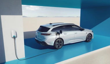 Στην Ελλάδα το υβριδικό Peugeot 308 που καίει 4,7 lt/100km – Τιμή