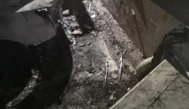 Λαμπάδιασε Tesla στην Αθήνα – Δεν έπαθε τίποτα η μπαταρία (αποκλειστικές εικόνες)