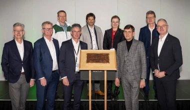 Η Bentley εγκαινίασε νέες εγκαταστάσεις! Πότε θα αποκαλυφθεί το πρώτο ηλεκτρικό της μάρκας; 