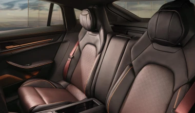 Σε ποιο μοντέλο της Porsche απολαμβάνεις σαμπάνια στο πίσω κάθισμα;