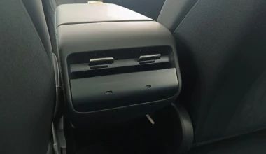 Οδηγούμε τη νέα και πιο προσιτή έκδοση του Tesla Model 3! 