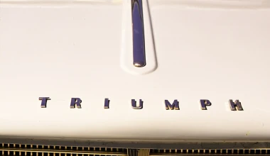 ΟΔΗΓΟΥΜΕ Triumph Herald 1200: Πολύ αργά