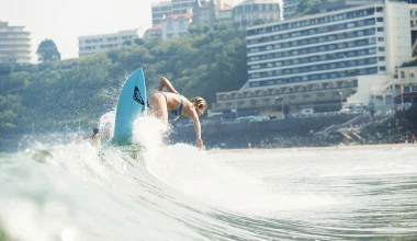 H Jeep σερφάρει με το Wrangler Rubicon