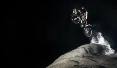 Julien, πιάσε δύο νεράκια κι έναν μέτριο

