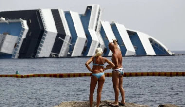 Όρθιο το Costa Concordia