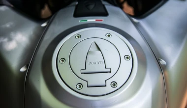 Audi RS3 vs Ducati Multistrada 1200