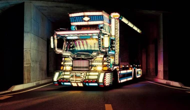 Decotora: Art on Truck