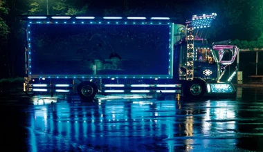 Decotora: Art on Truck