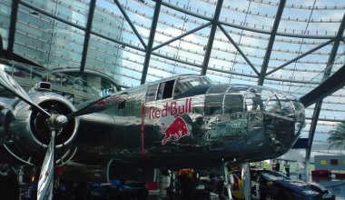 Ο μαγικός κόσμoς της Hangar-7 