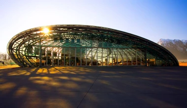 Ο μαγικός κόσμoς της Hangar-7 