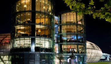 Ο μαγικός κόσμoς της Hangar-7 