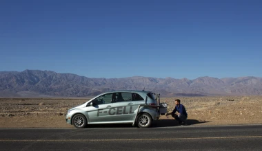 Σταρ του Hollywood πίνουν νερό από την εξάτμιση (VIDEO)