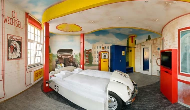 Καναπές και κρεβάτι για τους «πιστούς»