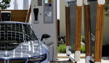 Γκαράζ από μπαμπού της BMW φορτίζει ηλεκτρικά αυτοκίνητα