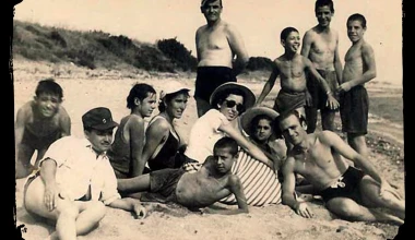 Τα μπάνια του λαού: Η αστική τάξη πάει παραλία…