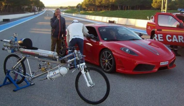 Video: Ποδήλατο κερδίζει σε κόντρα Ferrari F430 Scuderia

