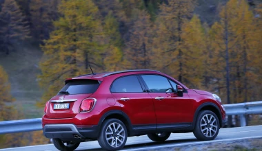 ΟΔΗΓΟΥΜΕ το νέο FIAT 500Χ στην Ιταλία