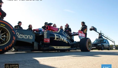 Video: Φορτηγό κάνει άλμα πάνω από μονοθέσιο