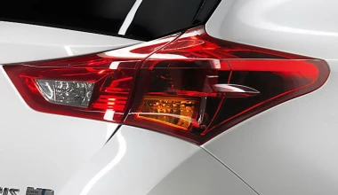 Νέο Toyota Auris Hybrid 2013