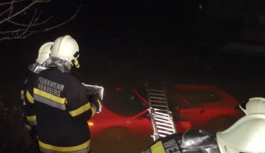 Μέσα σε λίμνη κατέληξε μια Ferrari F430

