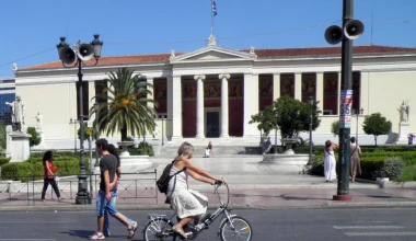 Πανεπιστημίου: κλειστή στα ΙΧ, ανοιχτή στον κόσμο