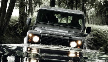 Land Rover Defender: Ακόμα και οι σκληροί πεθαίνουν