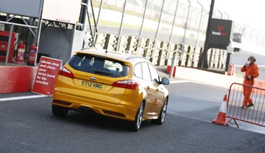 Ford Focus ST @ Brands Hatch