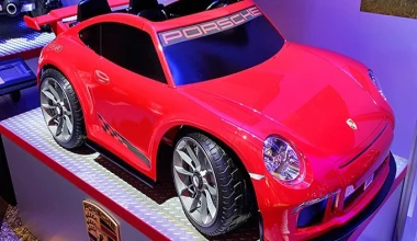 Μια Porsche 911 GT3 για… πιτσιρίκια!